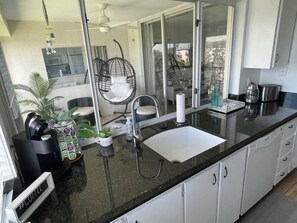 Interior - Relaxing Jupiter Gem! (Jupiter)