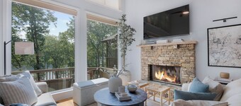 Serene Getaway: Your Ideal Retreat with Lakeside Views