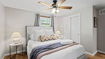3 bedrooms, desk, iron/ironing board, travel cot