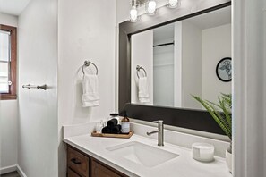 Shower, hair dryer, towels - Fire Pit, Fully Stocked, Family-Friendly Oasis (Wichita)