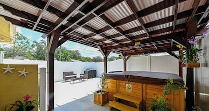 Paradise in Brandon with luxurious 6 person jacuzzi.