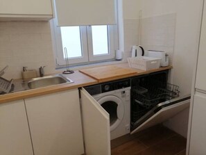 Réfrigérateur, four, plaque de cuisson, lave-vaisselle