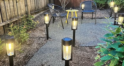 Cozy Neighborhood Escape: Near Northwestern-Chicago-Beaches & More