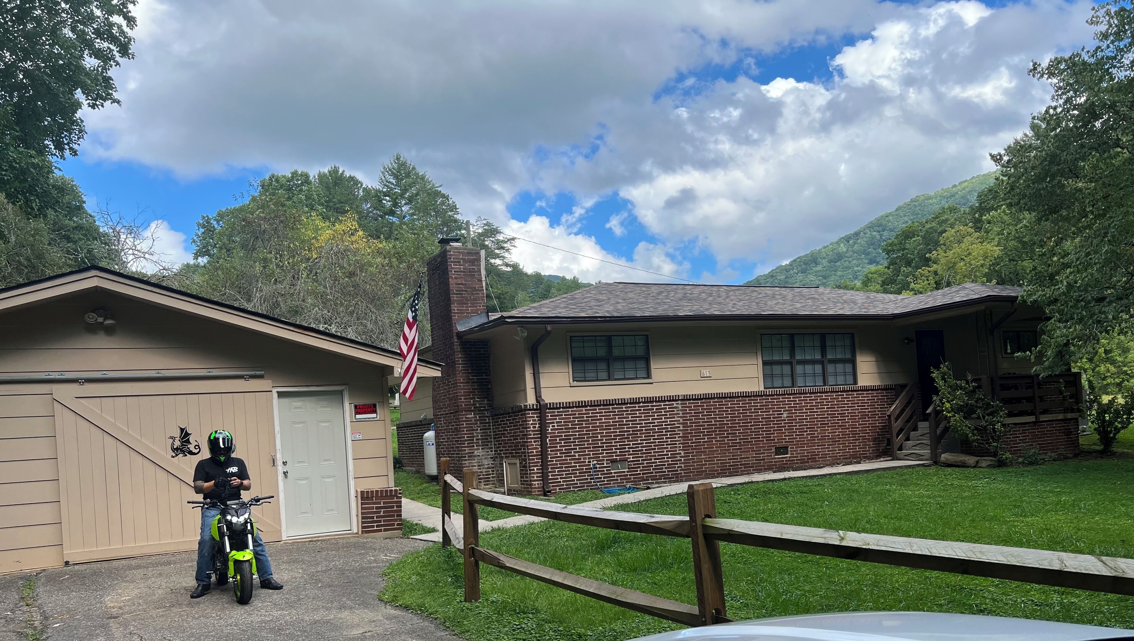 Dragons Lair - Garage, 3 bedroom, fire pit, dog friendly, moto friendly, paved