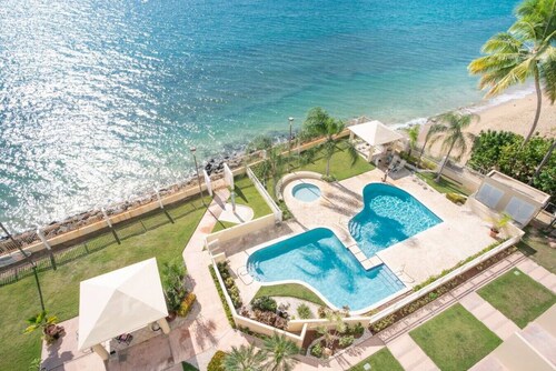 Beachfront Petite Paradise unit at Pelican Reef 103