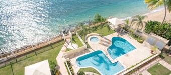 Pelican Reef 103- Beachfront Petite Paradise - 1st level
