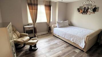 5 habitaciones, tabla de planchar con plancha, wifi y ropa de cama