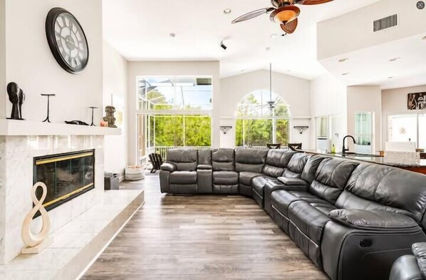 TV, fireplace