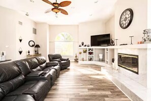 TV, fireplace