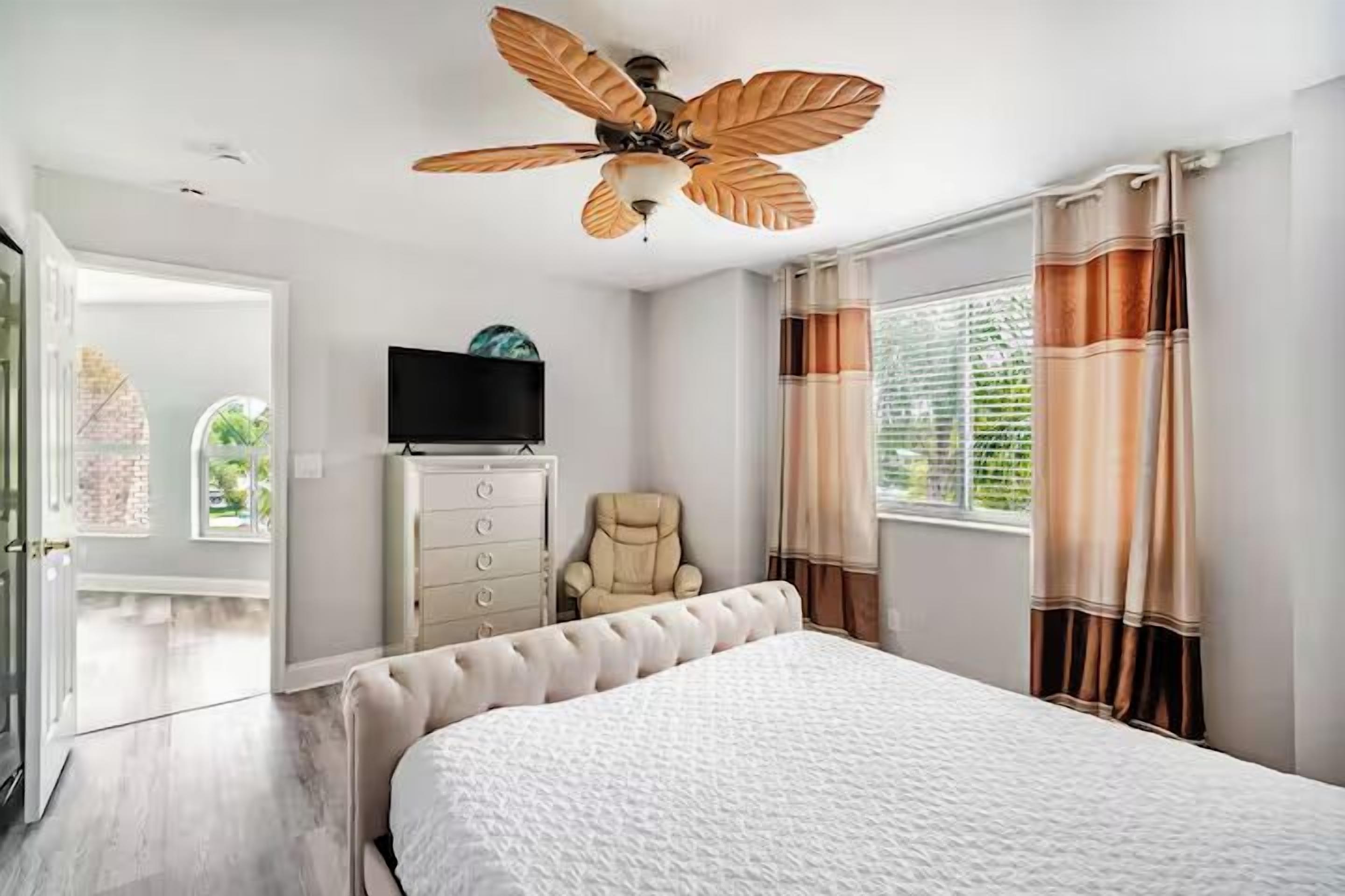 5 bedrooms, iron/ironing board, WiFi, bed sheets