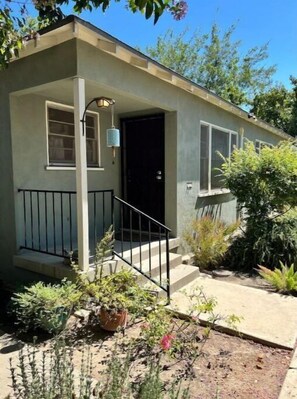 Exterior detail - Cozy Bungalow-2517 (Bakersfield)