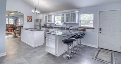 Premium House w/ BBQ & Free Parking, Near Attractions