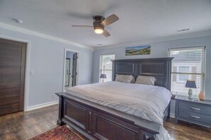 2 bedrooms, iron/ironing board, travel crib, WiFi - The Gathering Space - Updated - Great Location! (Springfield)