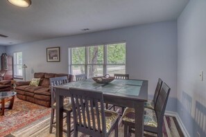 Dining - The Gathering Space - Updated - Great Location! (Springfield)