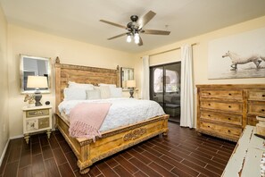 3 bedrooms, iron/ironing board, free WiFi, bed sheets - CASA LADERA - Upscale 3-Bed, 2-Bath (Scottsdale, Arizona)