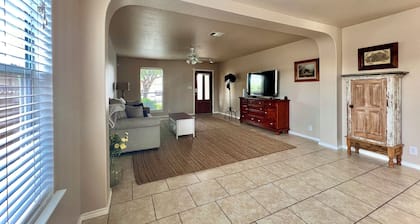 Spacious Ponderosa-Minutes from Gruene & Shopping!