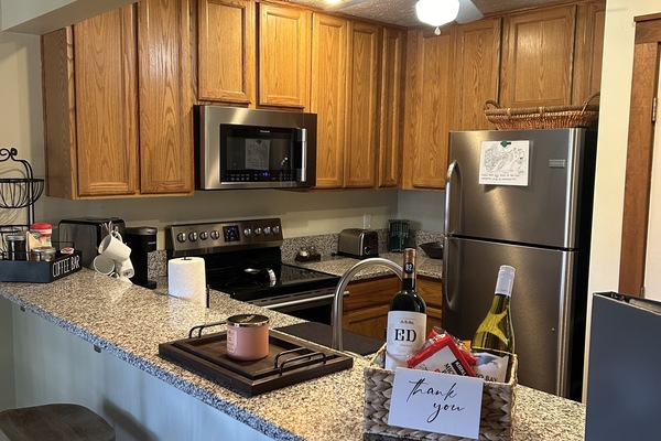 Refrigerador, microondas, horno, placa de cocina