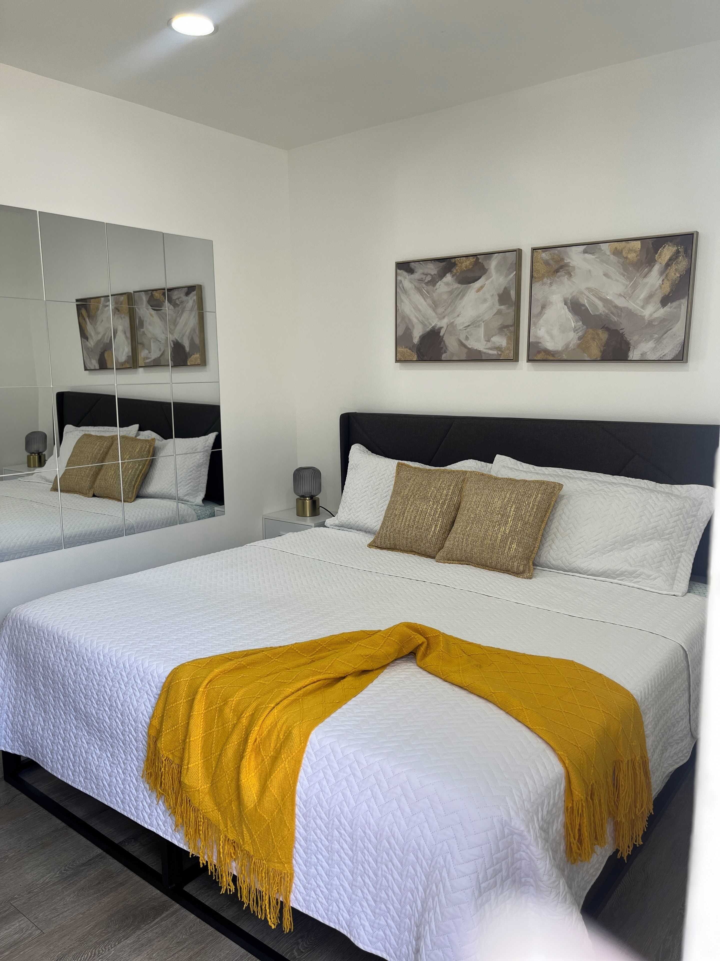 1 habitación, tabla de planchar con plancha, wifi y ropa de cama 