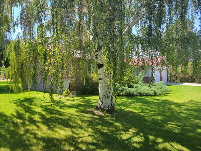 Delightful, secluded Farmhouse. Close to Craters of the Moon, hunting & fishing.