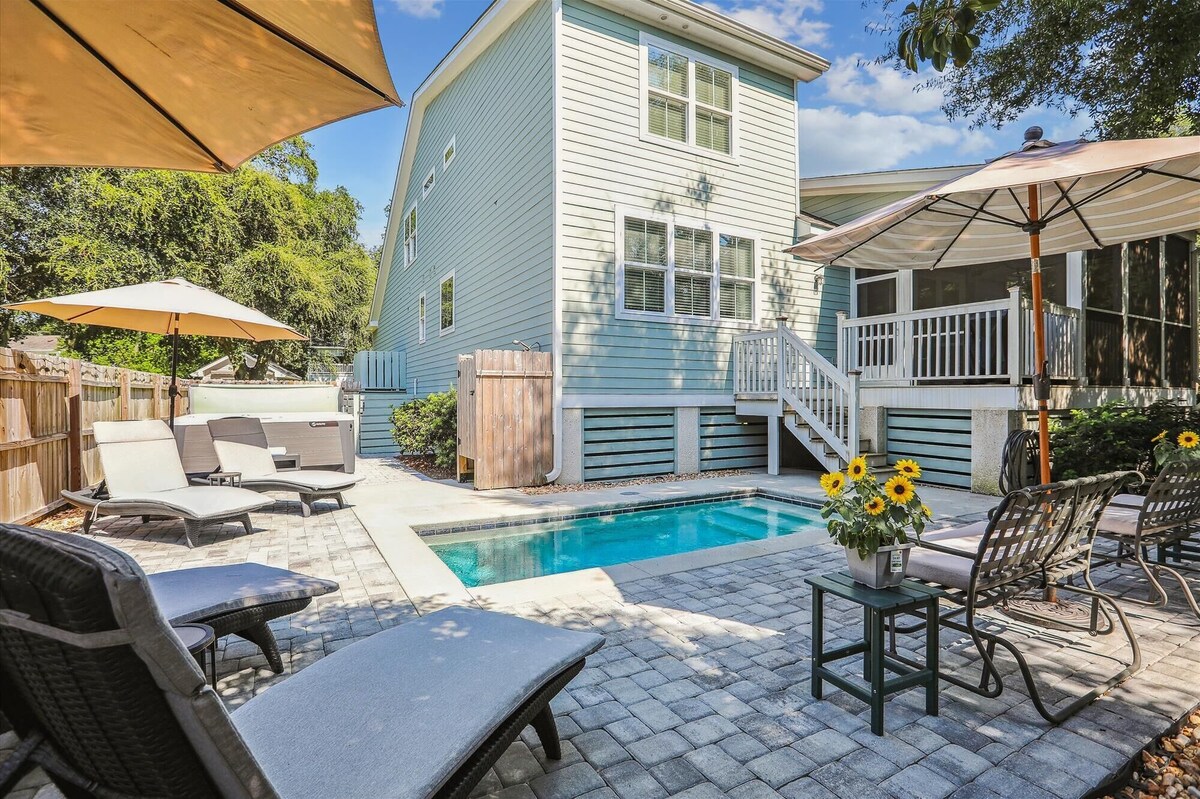 1 Azalea @ Folly Field Beach | Free Heated Pool | Walk to Beach | EV-charger