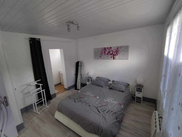 1 chambre, fer et planche à repasser, lit parapluie, Wi-Fi gratuit