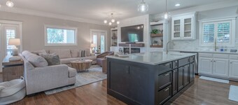 Upscale 4BR Walk to Stadium and Downtown
