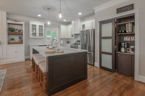 Upscale 4BR Walk to Stadium and Downtown
