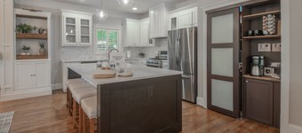 Upscale 4BR Walk to Stadium and Downtown
