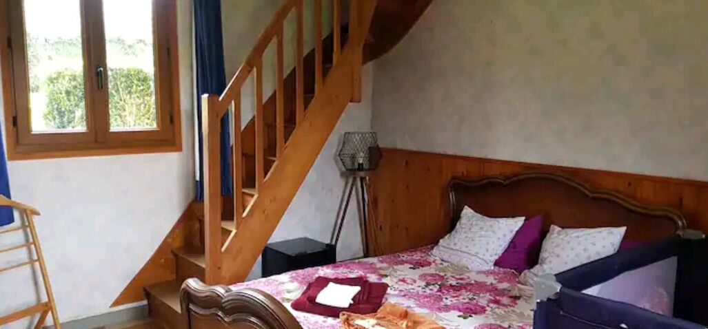 5 slaapkamers, een bureau, reisbedje, wifi