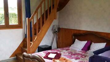 5 makuuhuonetta, työpöytÀ, vauvan matkasÀnky, Wi-Fi