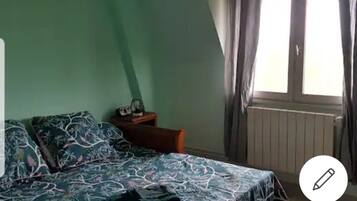 5 habitaciones, escritorio, cuna de viaje y wifi