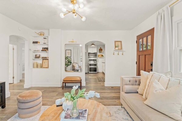 Televisión y oficina 