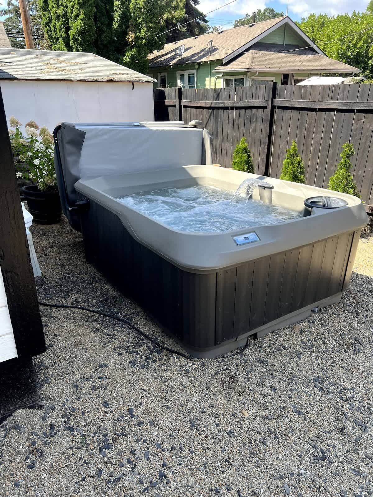 Tina de hidromasaje al aire libre