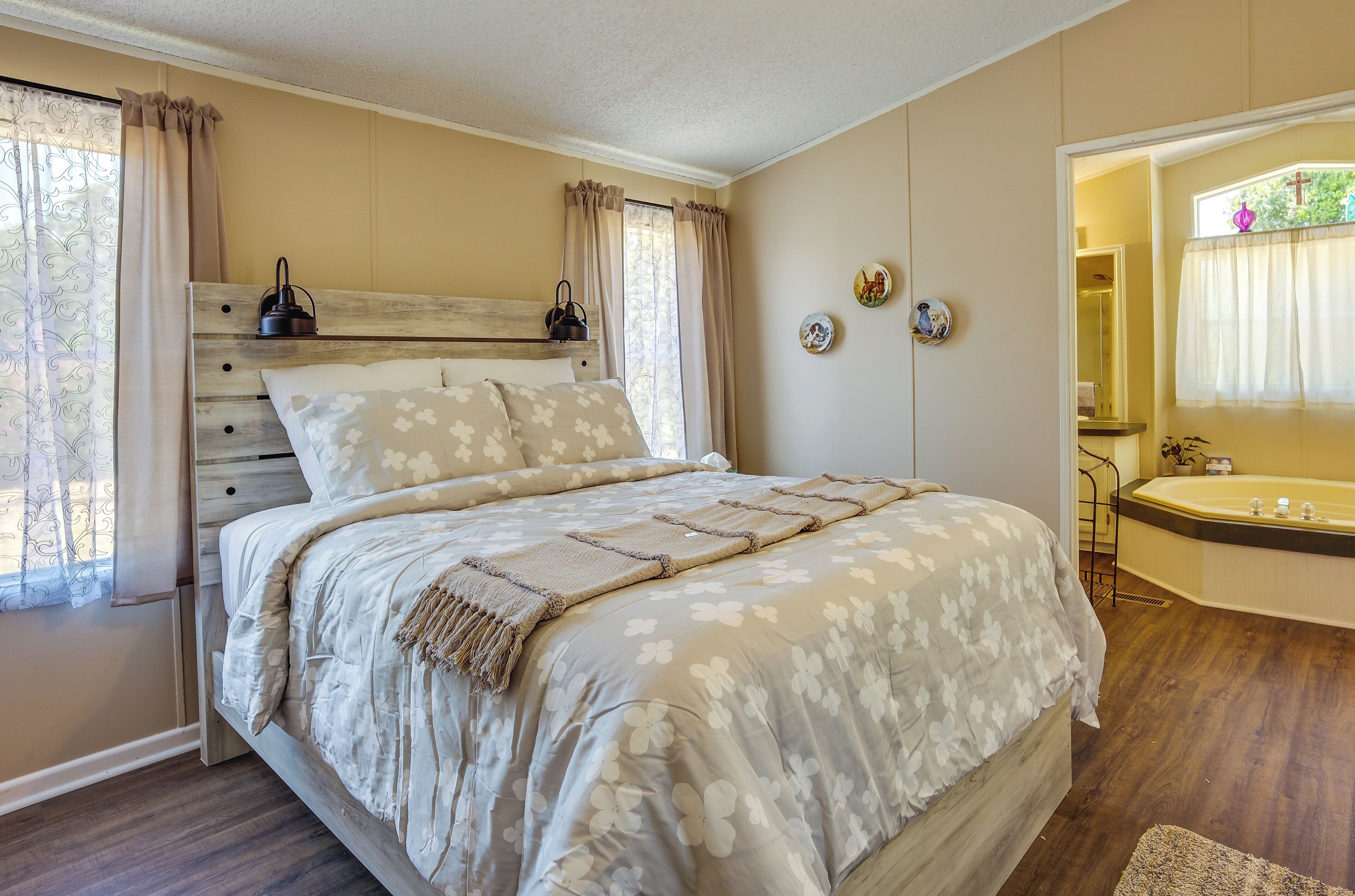 3 bedrooms, iron/ironing board, Internet, bed sheets