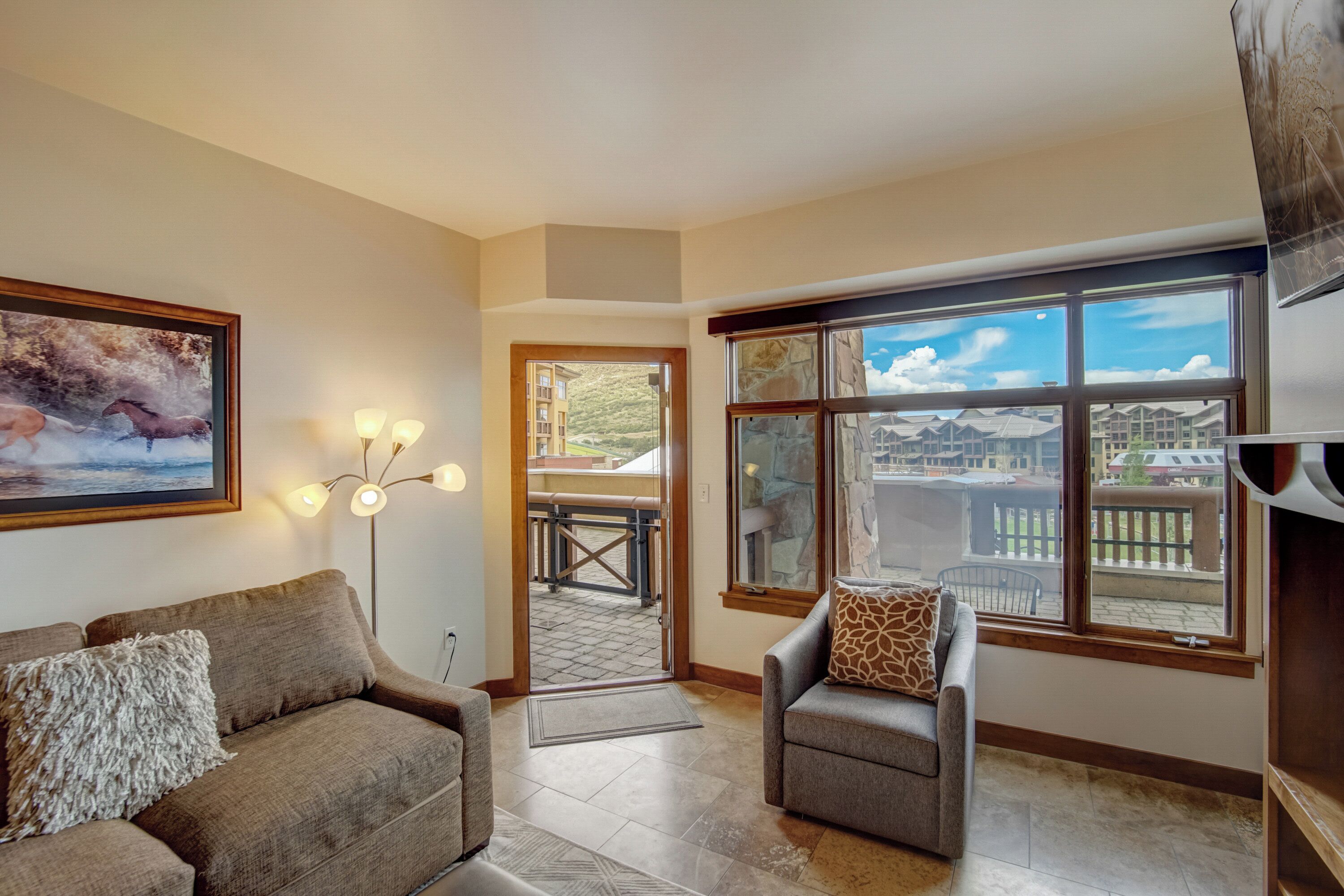 Smart TV, fireplace, DVD player