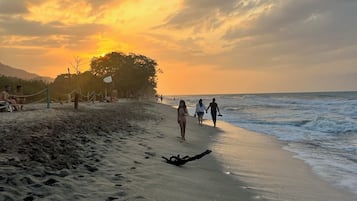 Plage à proximité, 6 bars de plage