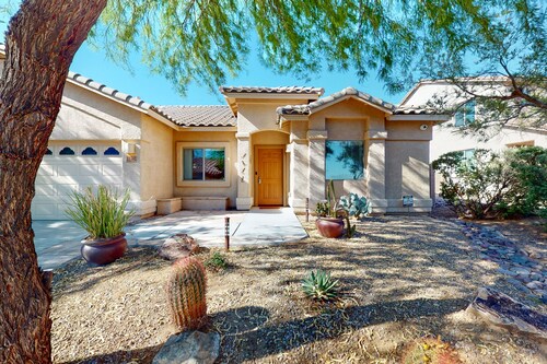 Home with private outdoor space, grill, central AC, & washer/dryer