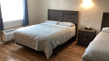 Economy Double Room | Desk, free WiFi, bed sheets