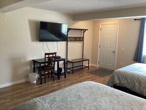 Economy Double Room | Desk, free WiFi, bed sheets - Lakeview Hotel (Wawa)