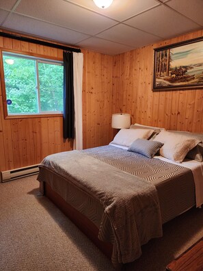 3 bedrooms, iron/ironing board, WiFi, bed sheets - 3BR Harbor Front House with Fire Pit  Canoe, Hammock & Bikes near Grand Beach. (Beaconia)