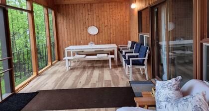 3BR Harbor Front House with Fire Pit Canoe, Hammock & Bikes near Grand Beach.