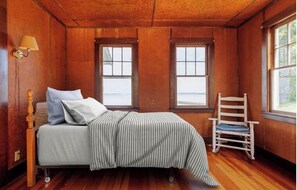 5 bedrooms, WiFi, bed sheets