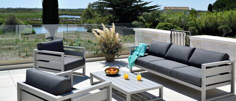 Camera Superior, 1 letto king, terrazzo, vista lago parziale | Terrazza/patio