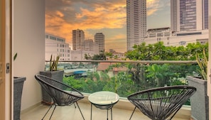 Premium bedding, down duvets, memory-foam beds, in-room safe - Miami Hotel Cartagena (Cartagena)