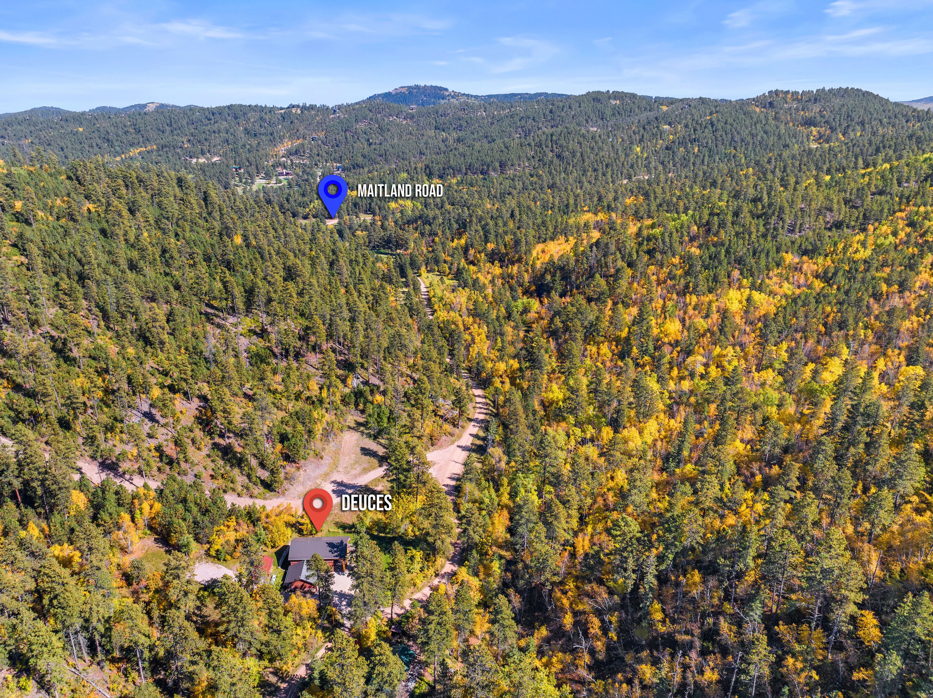 Ett flygbildsbild av ett skogsområde med en väg som är markerad med texten ”MAITLAND ROAD” och en platsmarkering för ”DEUCES”.