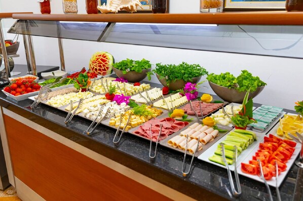 Breakfast buffet - ARSİSA HOTEL (Istanbul)