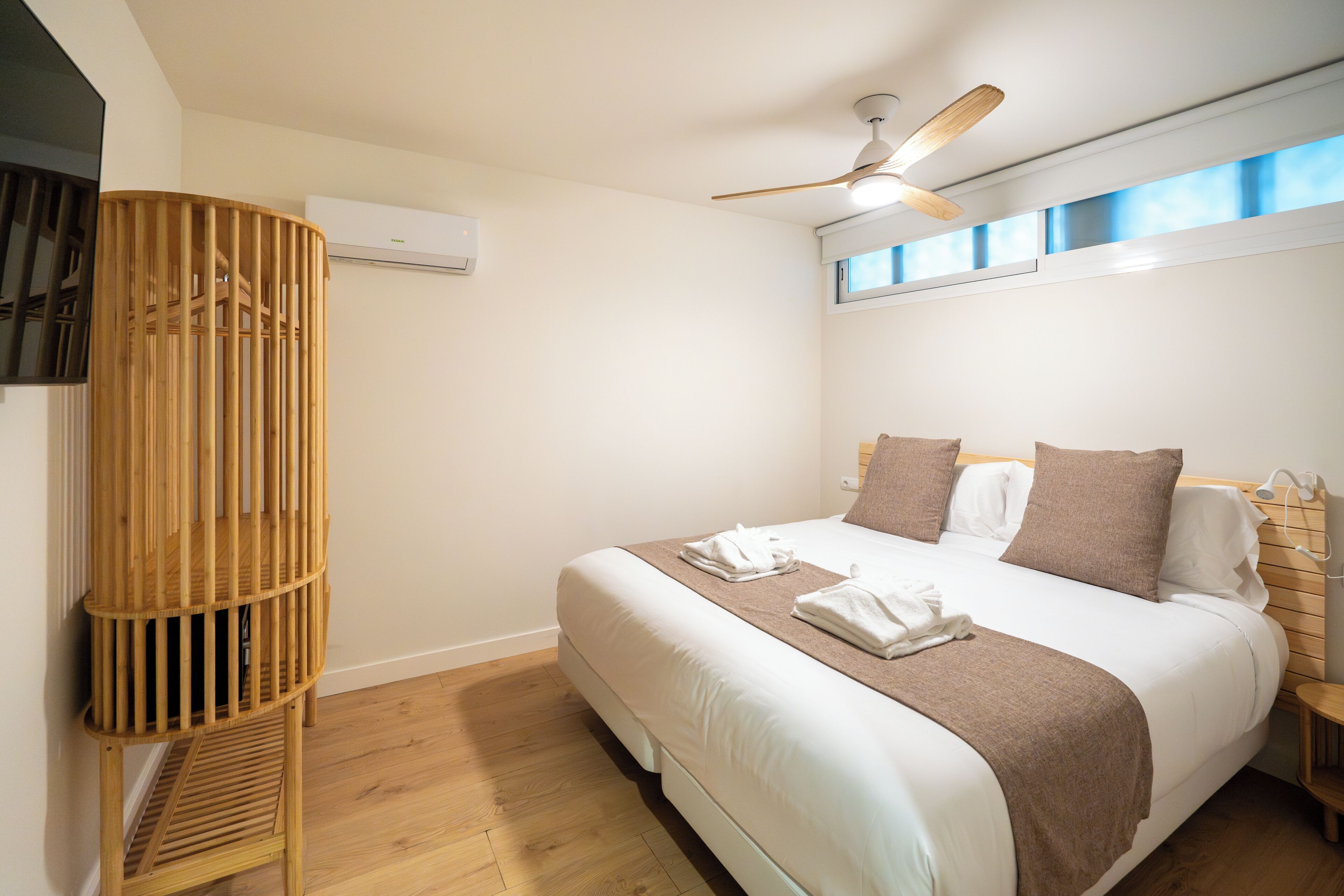 Soundproofing, free WiFi