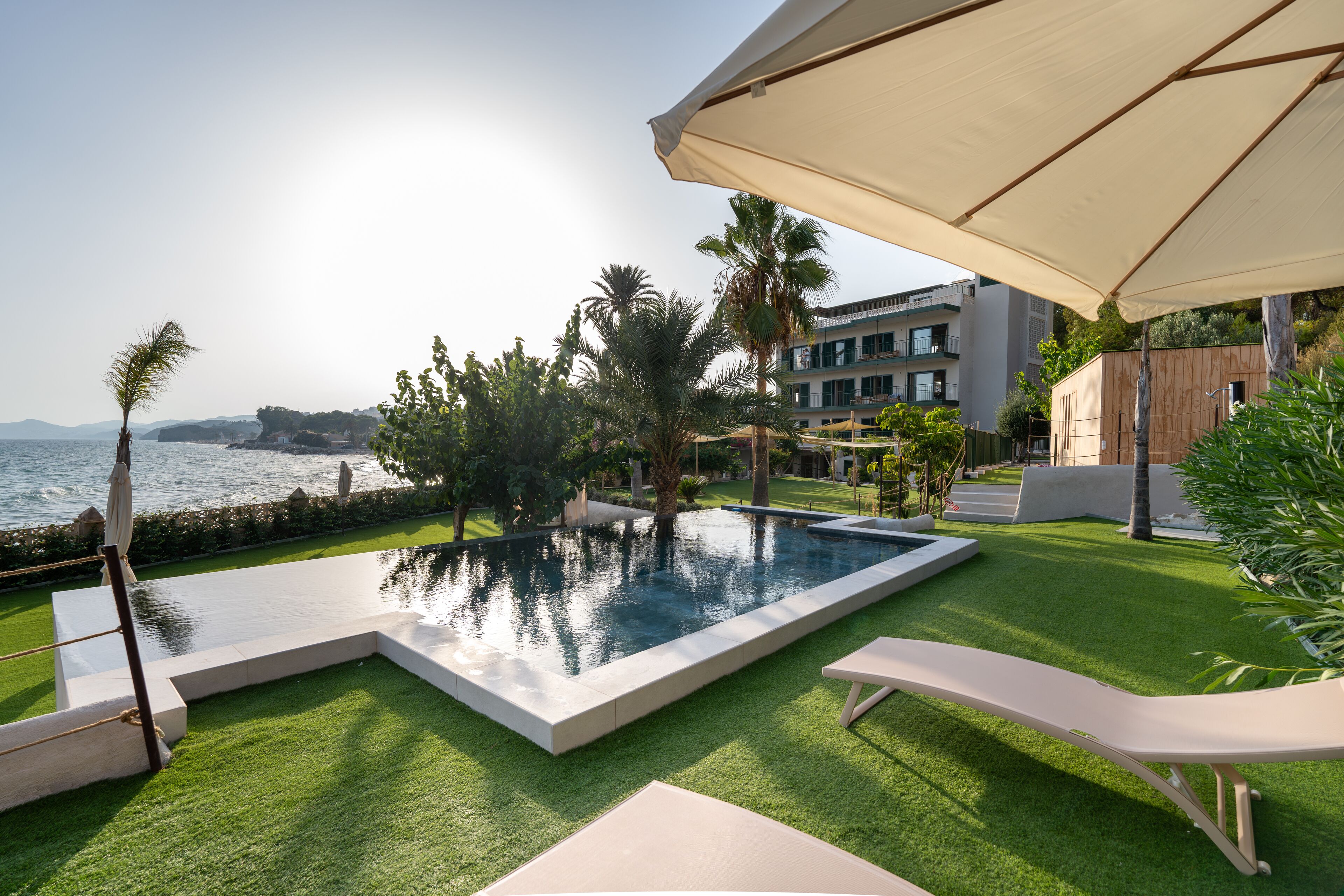 حمّام سباحة خارجي