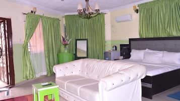 Grand Suite | 1 bedroom, desk, laptop workspace