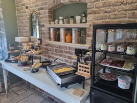 Se ofrece un desayuno continental entre semana (por un coste adicional)
